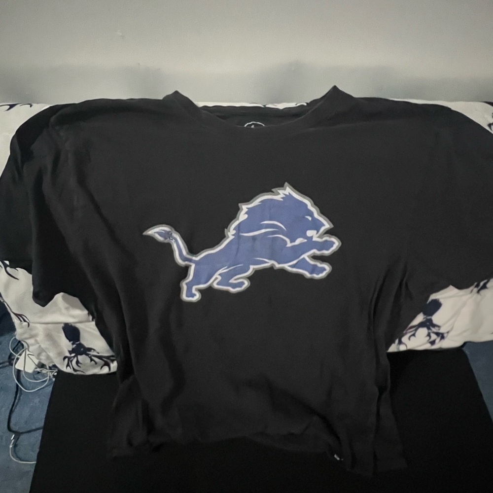 MENS 2XL LIONS T-SHIRT!